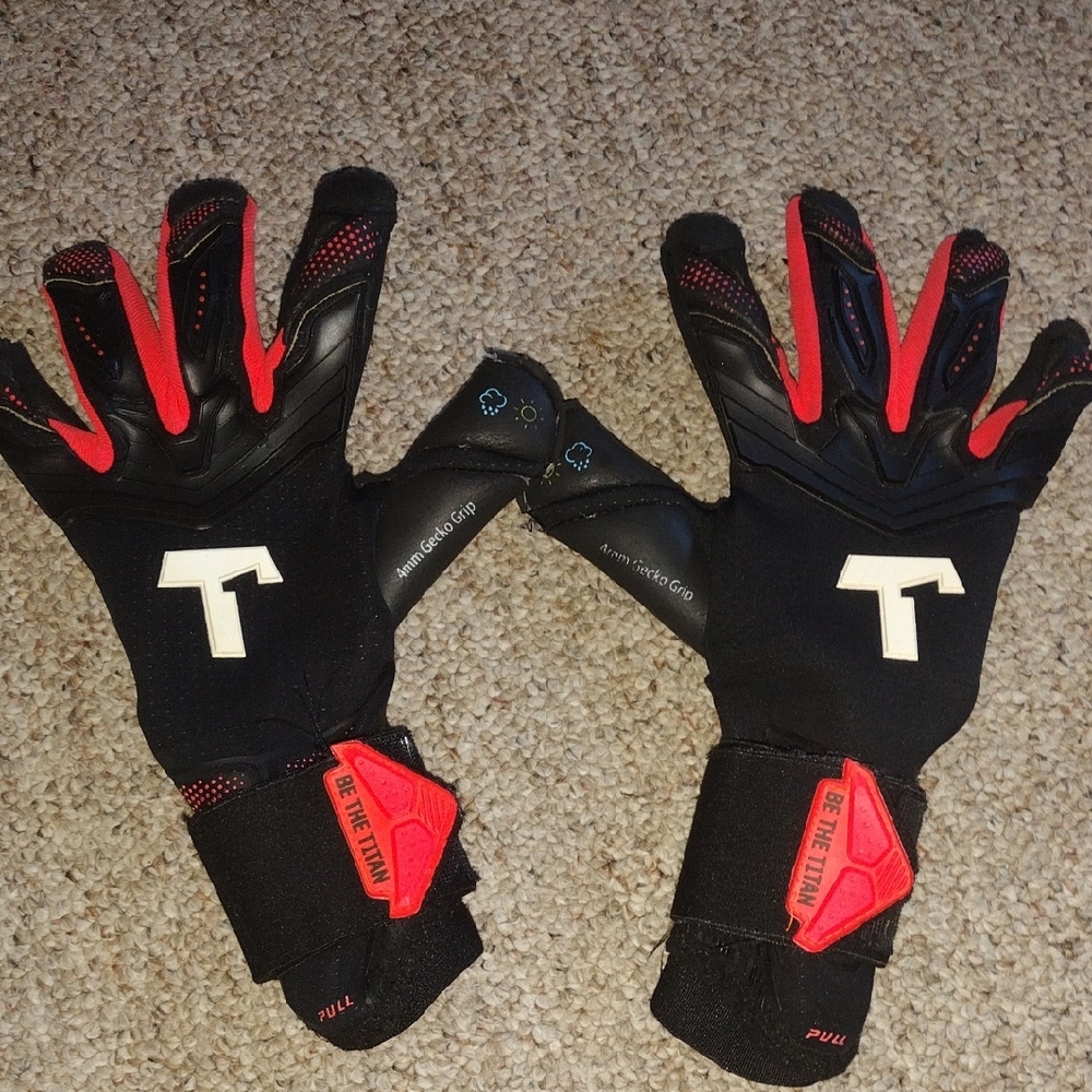 T1tan Kids Black and Red Gloves